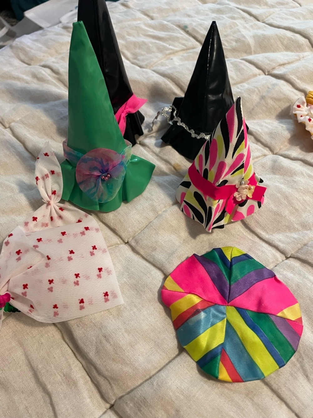 Vintage 1972 Emerald the Enchanted With Doll and clothing lot - Picture 8 of 16